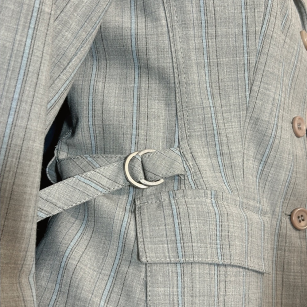 Express Gray Blazer Tailored for Versatile Elegance - Picture 6 of 10